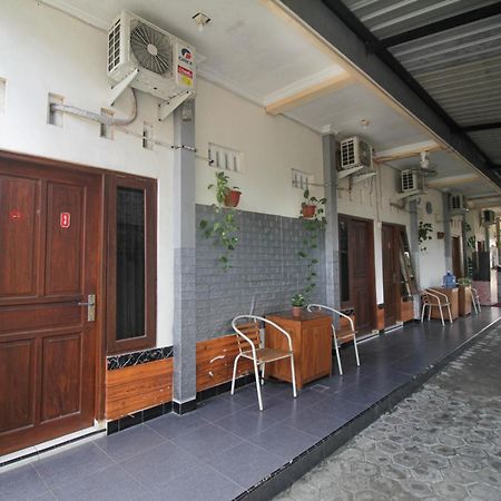 Super Oyo Capital O 2258 Santana Syariah Guest House Kartosuro Exteriör bild