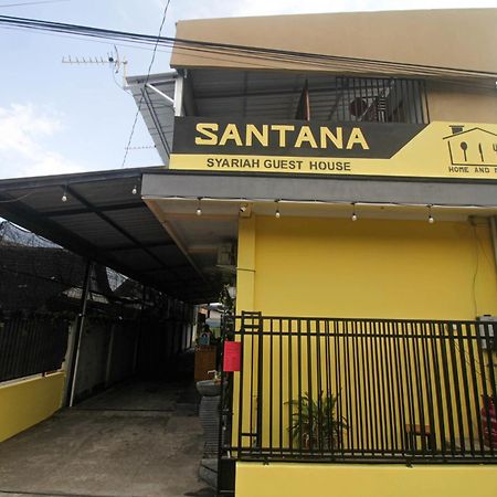 Super Oyo Capital O 2258 Santana Syariah Guest House Kartosuro Exteriör bild