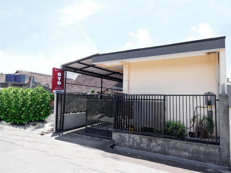 Super Oyo Capital O 2258 Santana Syariah Guest House Kartosuro Exteriör bild