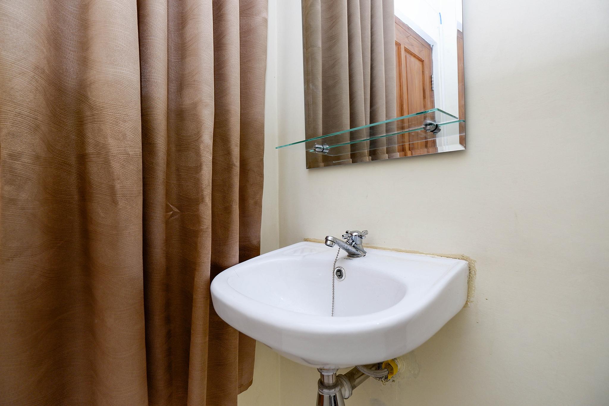 Super Oyo Capital O 2258 Santana Syariah Guest House Kartosuro Exteriör bild