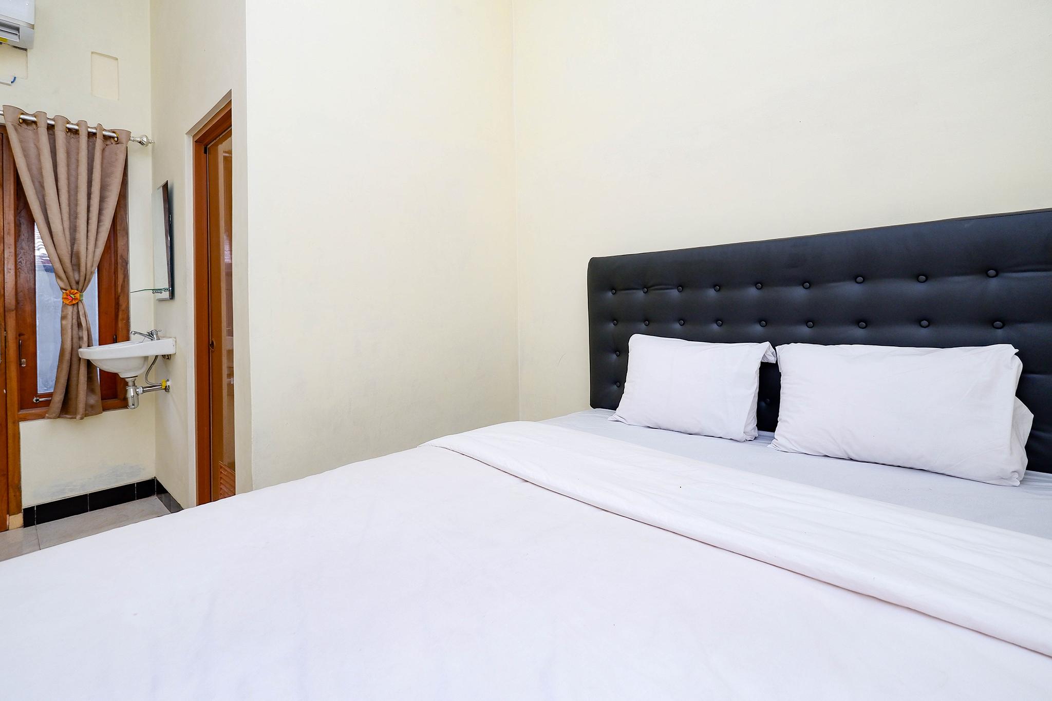 Super Oyo Capital O 2258 Santana Syariah Guest House Kartosuro Exteriör bild