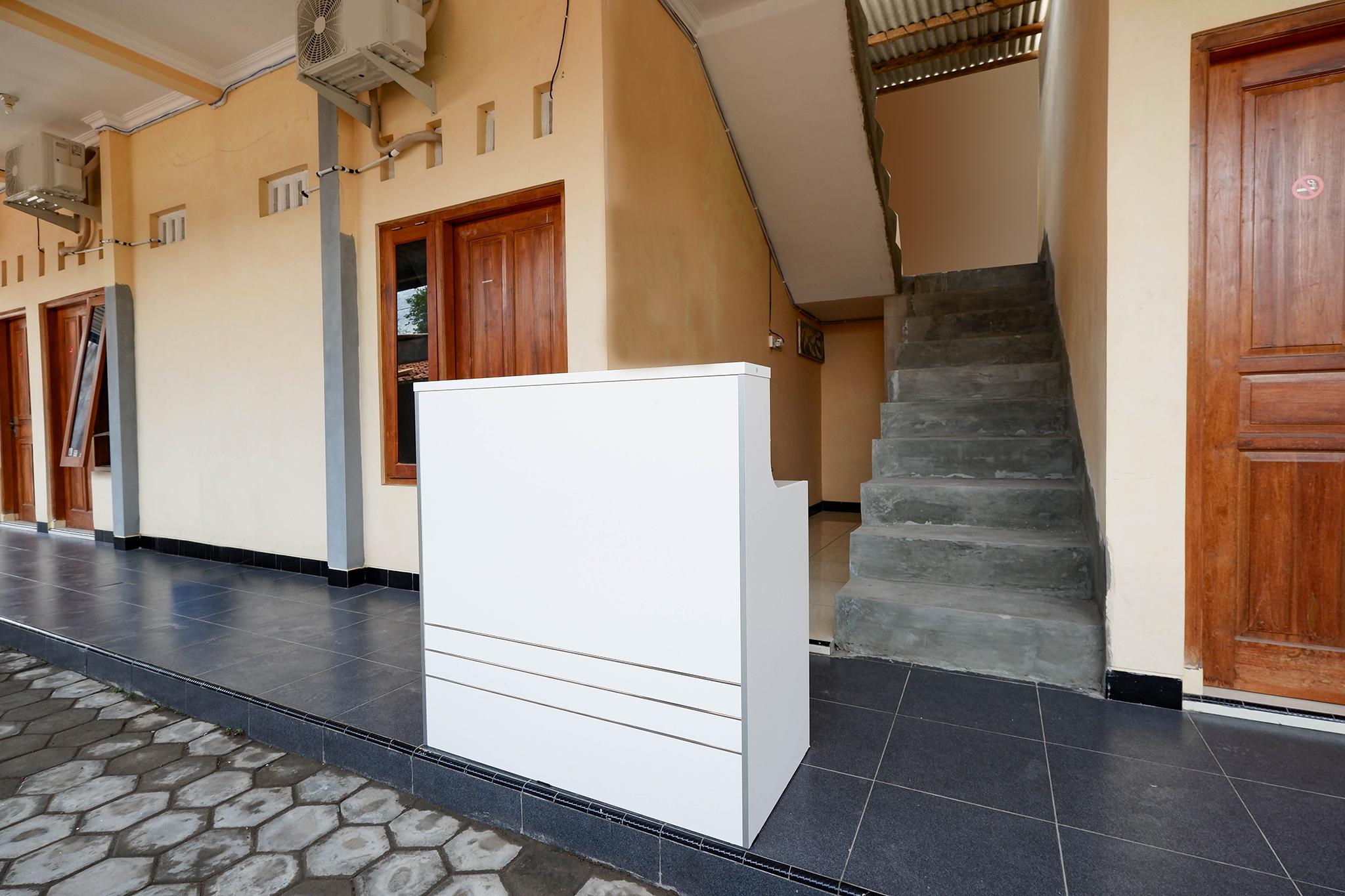 Super Oyo Capital O 2258 Santana Syariah Guest House Kartosuro Exteriör bild