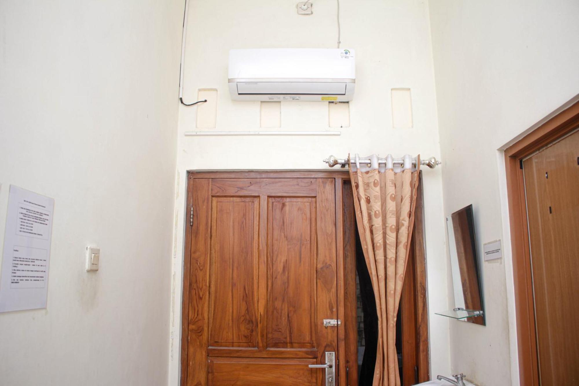 Super Oyo Capital O 2258 Santana Syariah Guest House Kartosuro Exteriör bild