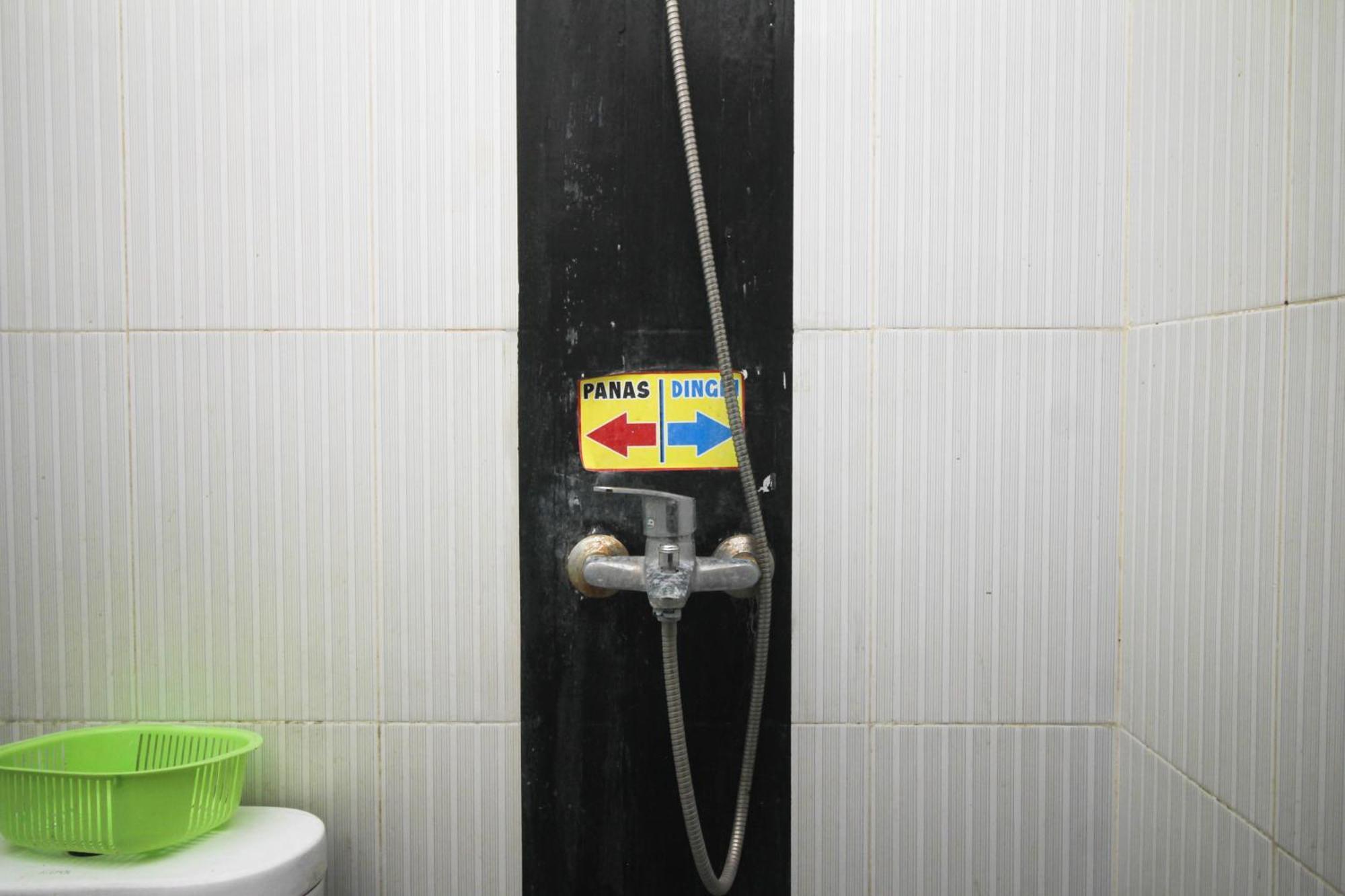 Super Oyo Capital O 2258 Santana Syariah Guest House Kartosuro Exteriör bild