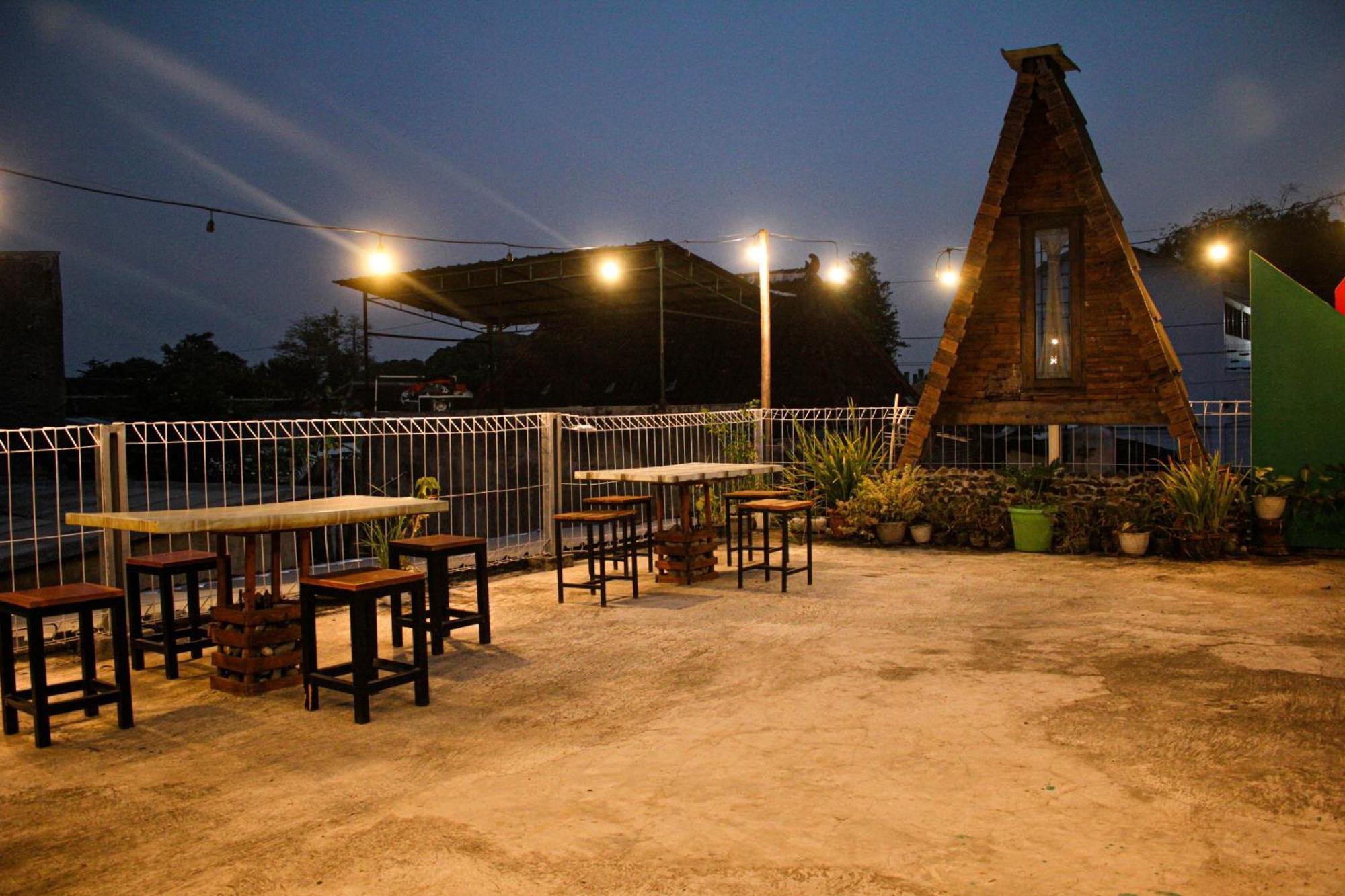 Super Oyo Capital O 2258 Santana Syariah Guest House Kartosuro Exteriör bild