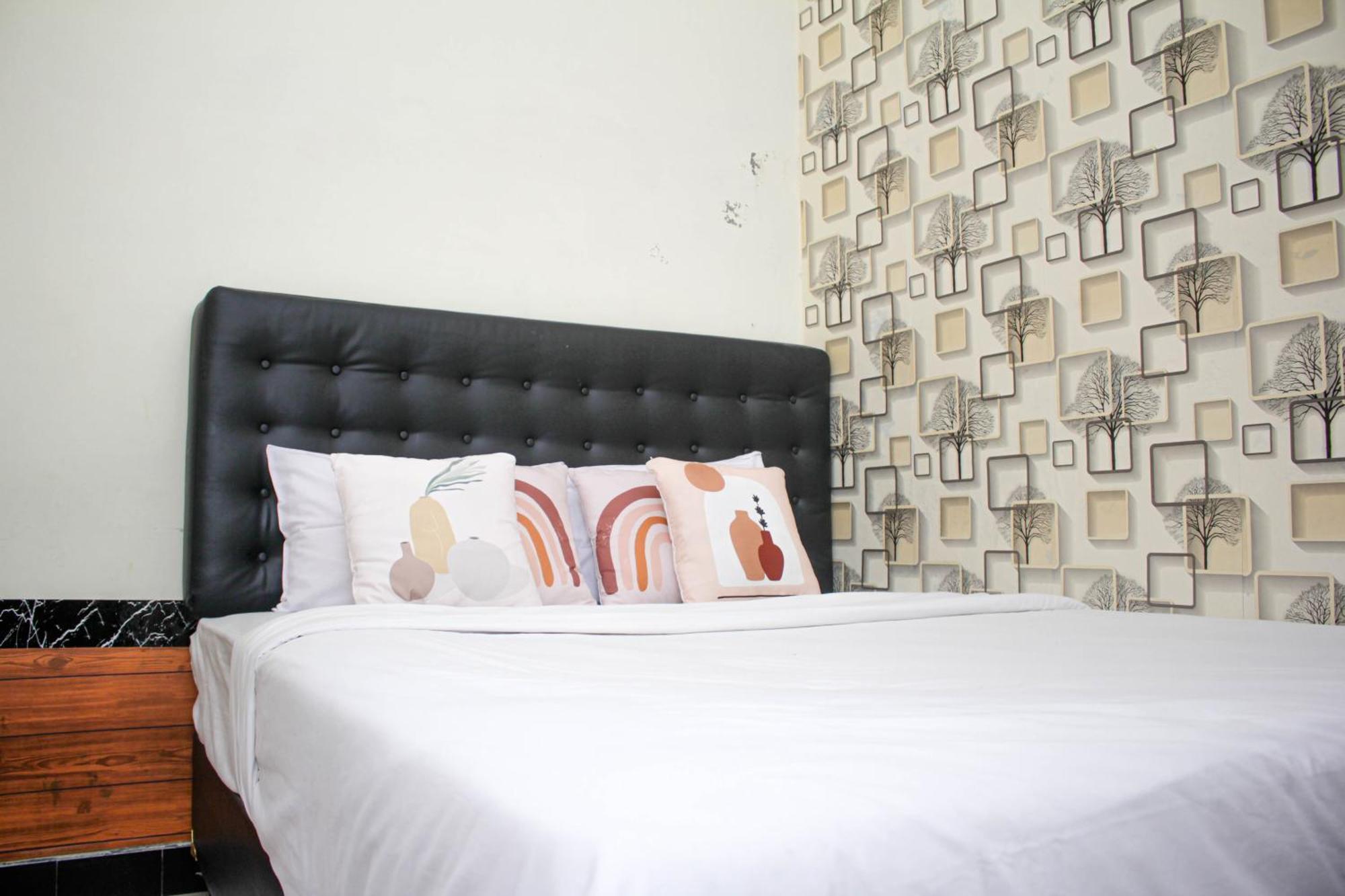 Super Oyo Capital O 2258 Santana Syariah Guest House Kartosuro Exteriör bild