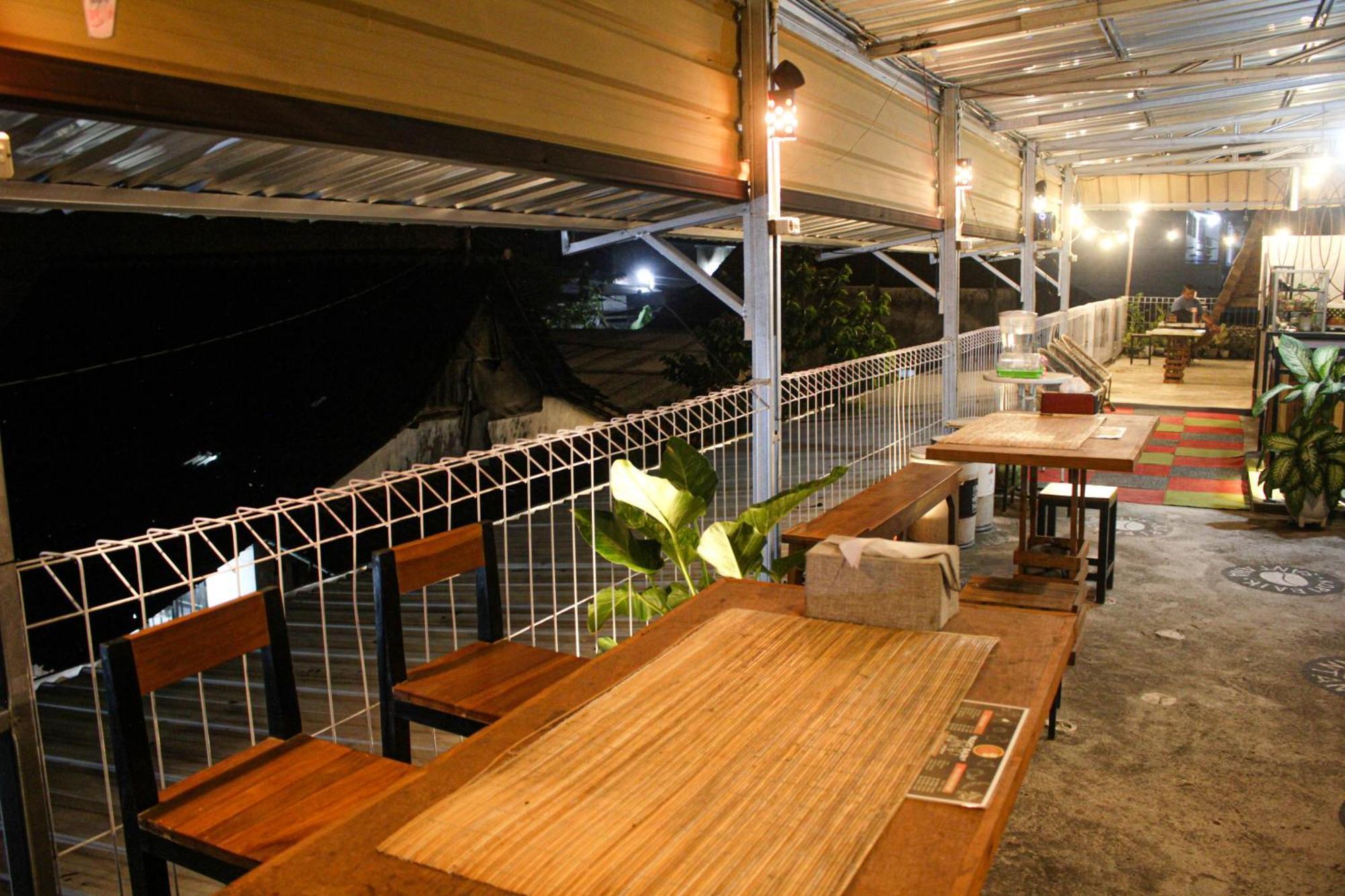 Super Oyo Capital O 2258 Santana Syariah Guest House Kartosuro Exteriör bild
