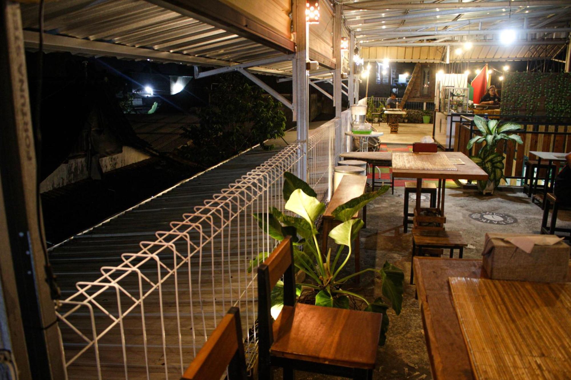 Super Oyo Capital O 2258 Santana Syariah Guest House Kartosuro Exteriör bild