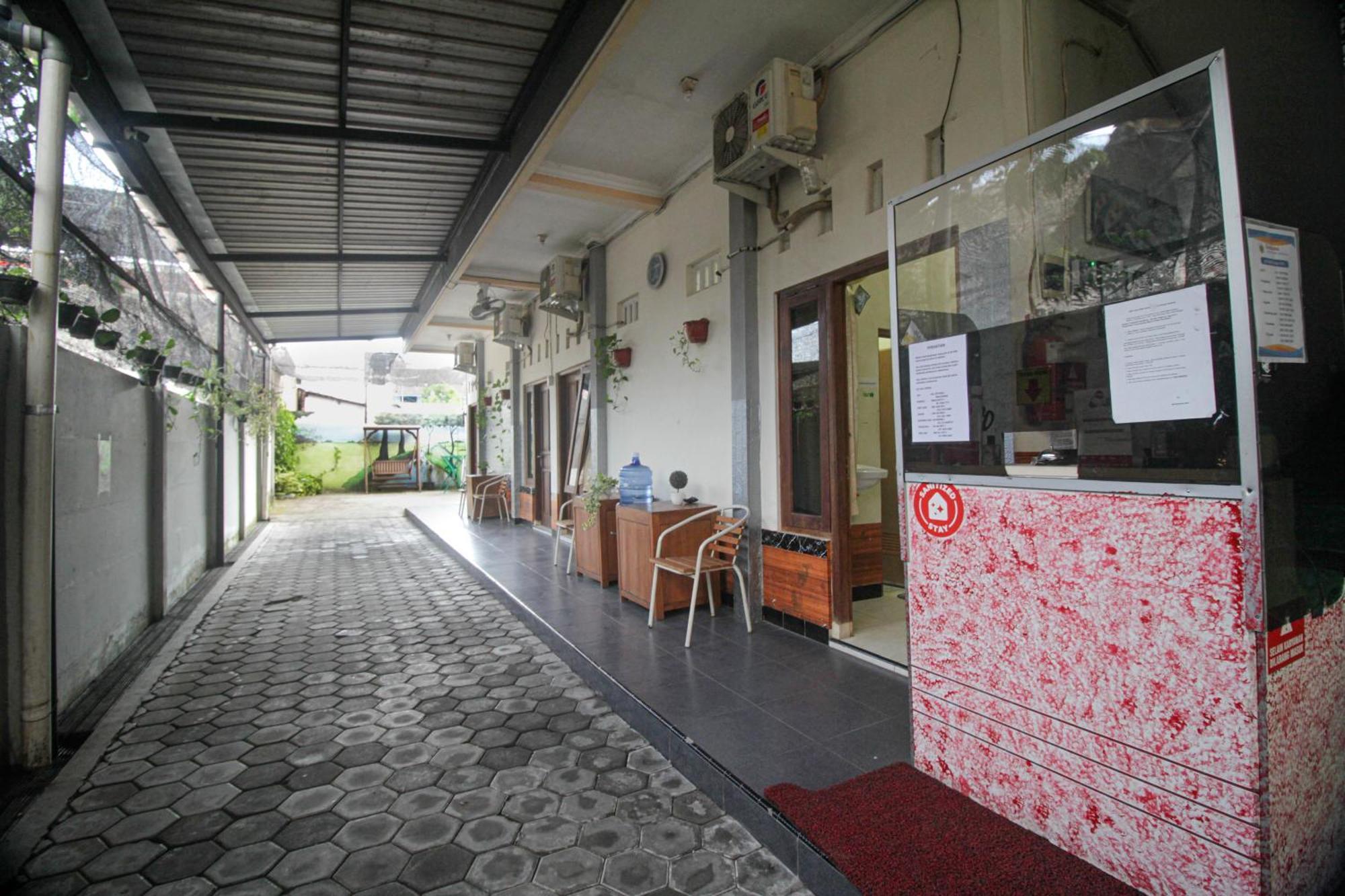 Super Oyo Capital O 2258 Santana Syariah Guest House Kartosuro Exteriör bild