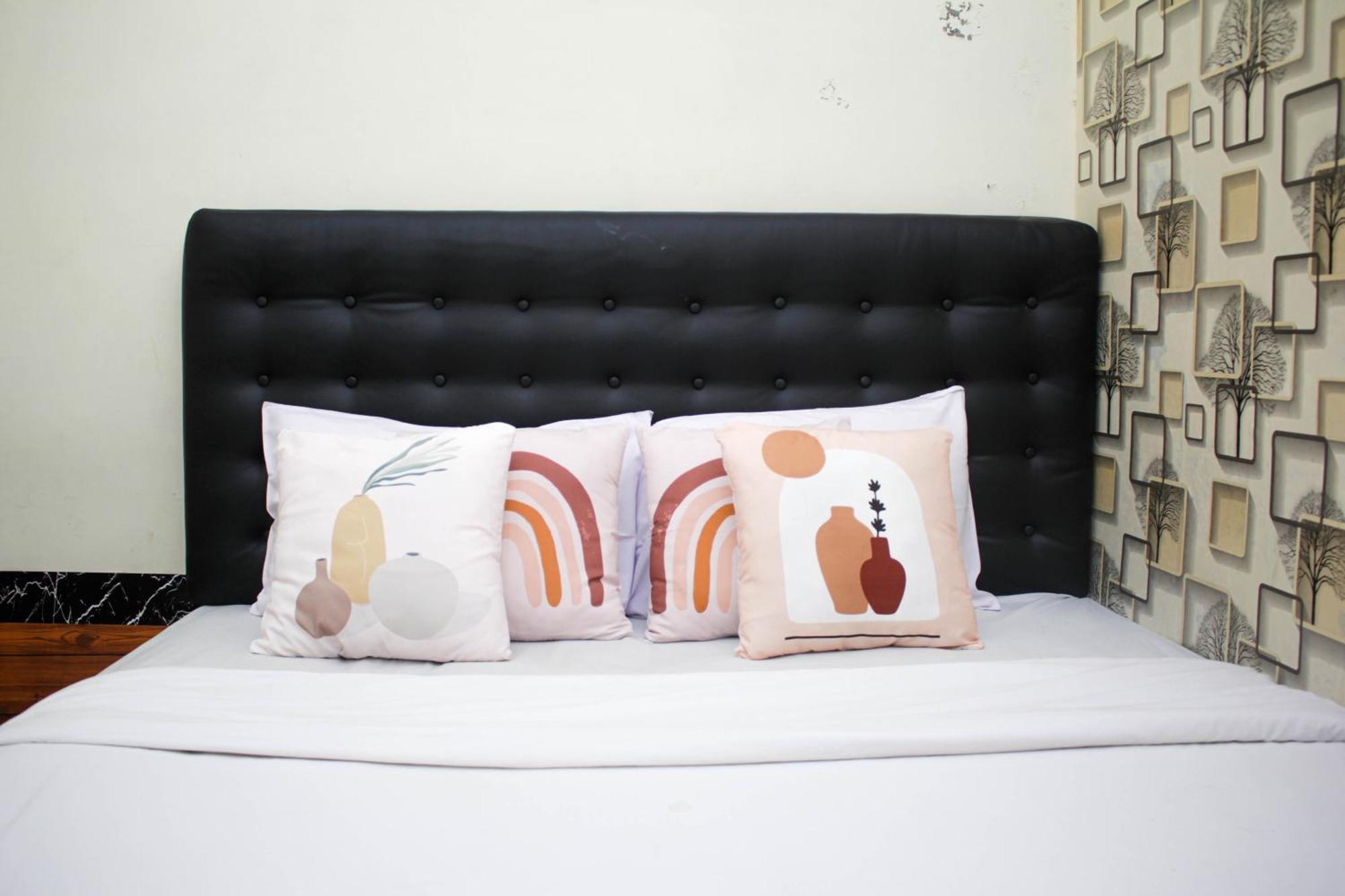Super Oyo Capital O 2258 Santana Syariah Guest House Kartosuro Exteriör bild