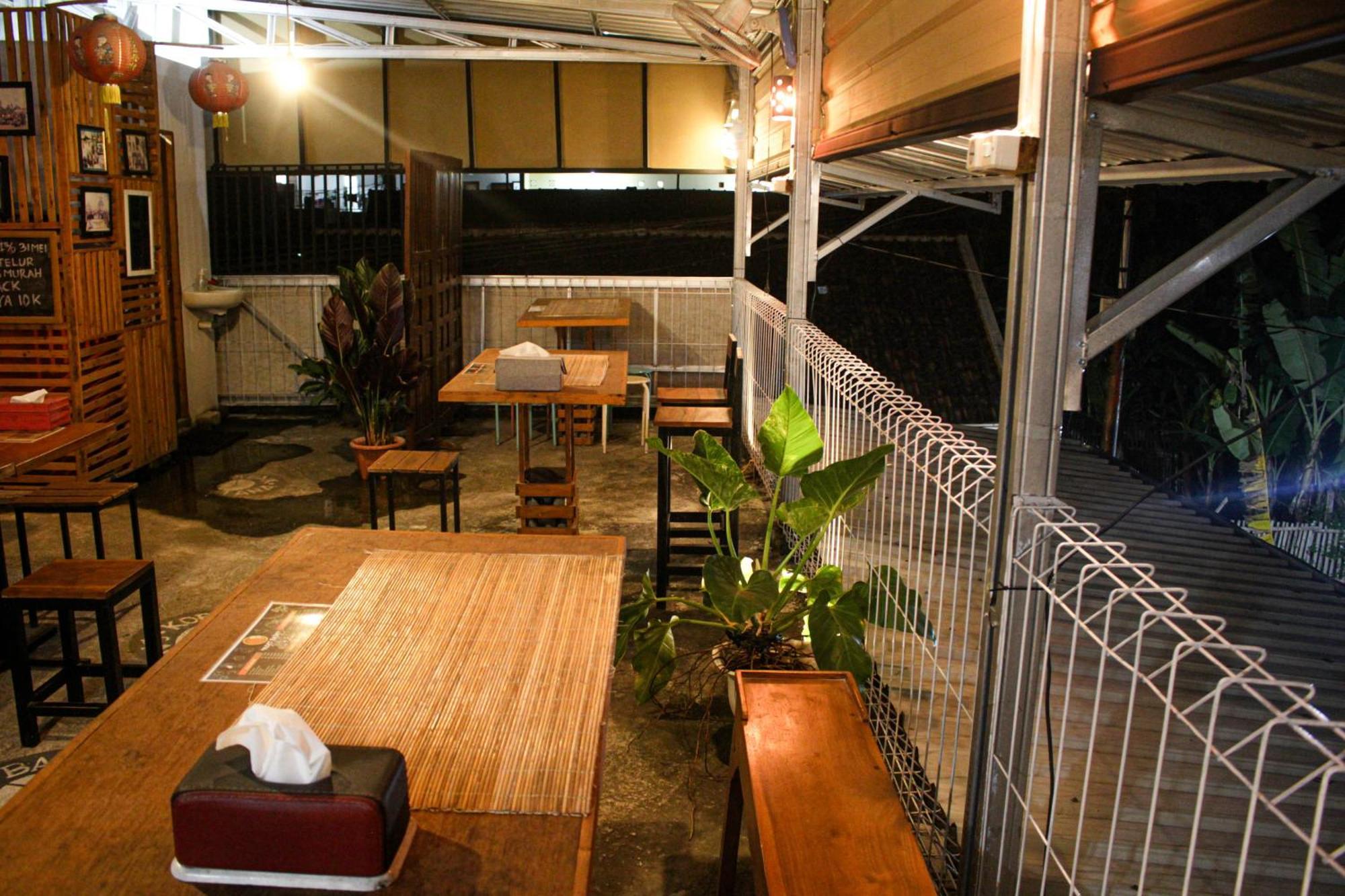 Super Oyo Capital O 2258 Santana Syariah Guest House Kartosuro Exteriör bild