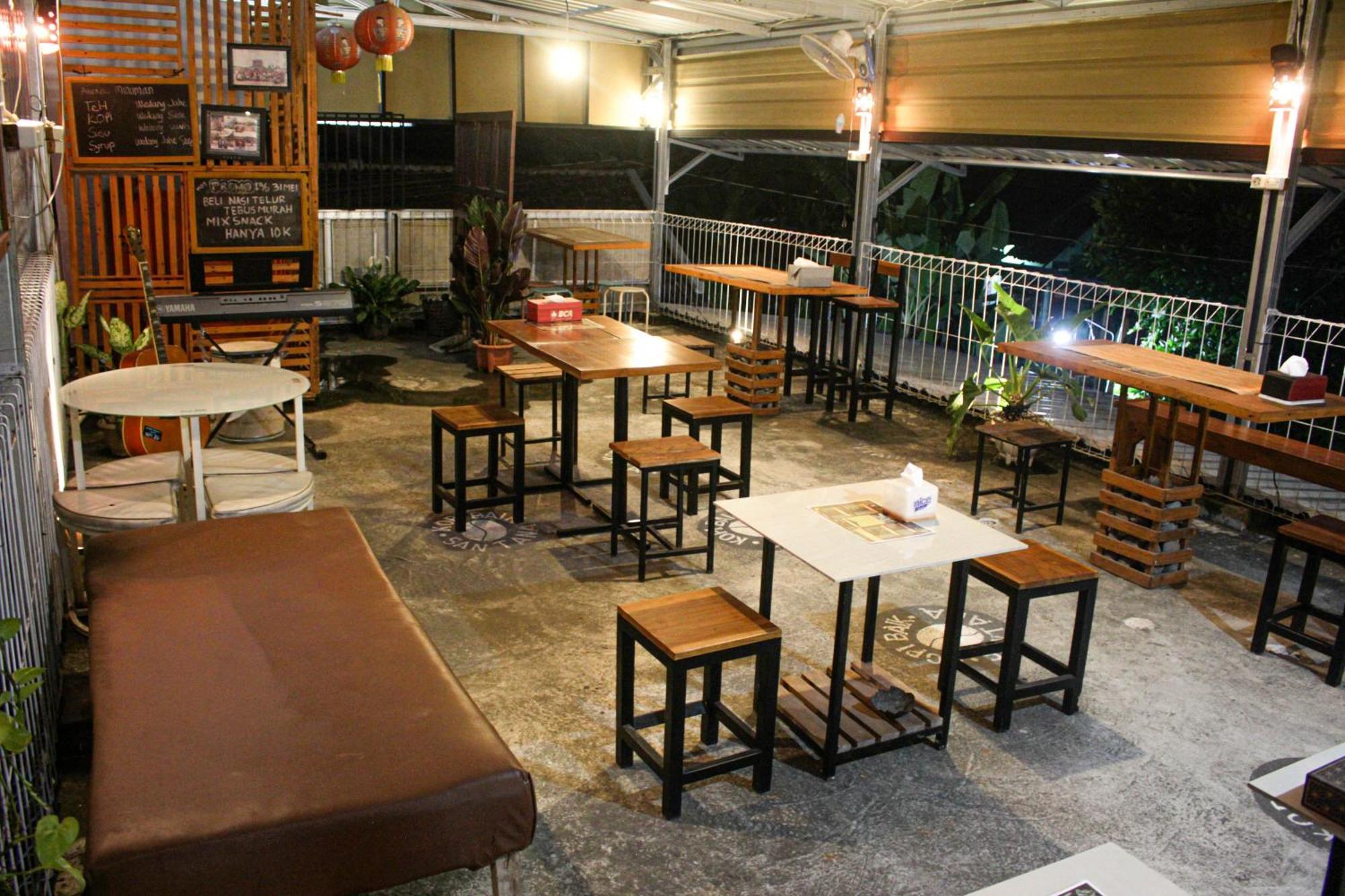 Super Oyo Capital O 2258 Santana Syariah Guest House Kartosuro Exteriör bild